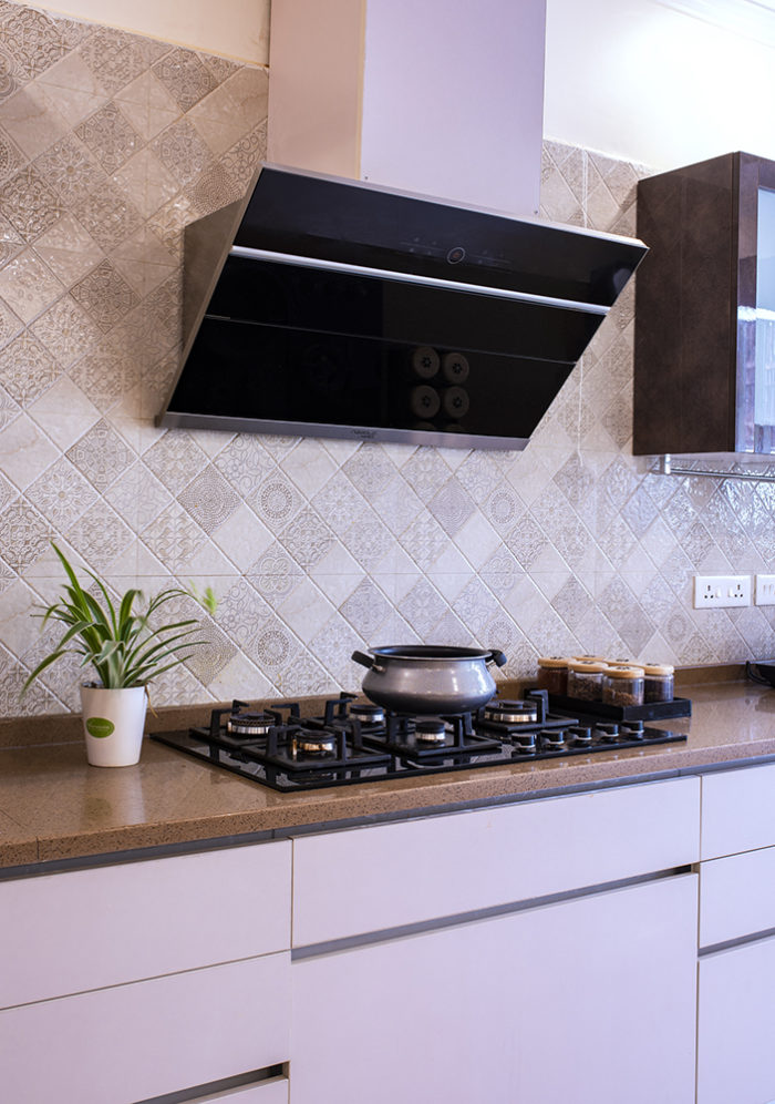 HOME-INTERIORS-CLASSIC-KITCHEN-TILES - AVGAI : AVGAI